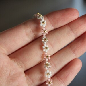 Flower bracelet 'Hint of rose' - pearls - white - gray - baby pink - gold - bracelet made of pearls - gift for mom or girlfriend under 20 euros