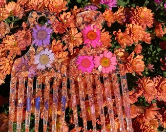 Afro-prikker|Haarprikker|Bloemenhaarprikker|Botanisch geperste bloemen|Afro-prikker|Harshaarprikker|Bloemenhaarprikker|Madeliefje|Cadeau|Korter voor krullend meisje|