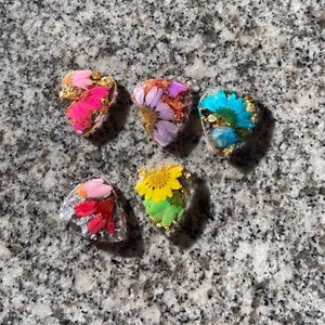 Pressed Flower Resin Flower Guitar Pick|Floral Guitar Pick|Resin Guitar Pick|Guitar Accessories|Gifts For Musicians|Guitar Pick|Guitar Gifts
