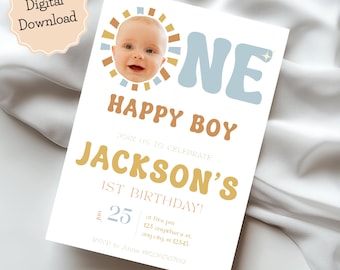 印刷可能な幸せな男の子の写真付き誕生日招待状 | 男の子の1歳の誕生日パーティー招待状 | 太陽を巡る初めての旅 ボヘミアンテーマの誕生日招待状