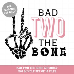 Puede incluir: Una mano de esqueleto negra haciendo el signo de la paz con el texto "BAD TWO THE BONE" en letras rosas y negras. El texto "FOR PERSONAL USE ONLY!" est&aacute; en un c&iacute;rculo en la parte superior izquierda de la imagen.