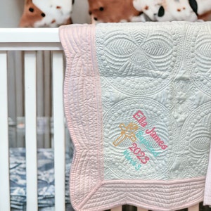 Couverture brodée pour bébé garçon ou bébé fille; Couverture personnalisée de courtepointe pour bébé souvenir de baptême; Couverture pour bébé statistiques de naissance ; Cadeau de fête de naissance
