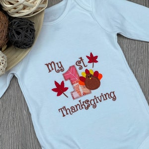 First Thanksgiving besticktes Baby-Outfit, Stickerei, Babys erstes Thanksgiving-Outfit; Mein erstes Erntedankfest;