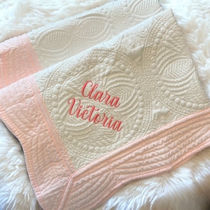 Couverture brodée pour bébé garçon ou bébé fille ; Couverture de couette pour bébé avec prénom personnalisé ; Couverture pour bébé avec statistiques de naissance ; Cadeau baby shower
