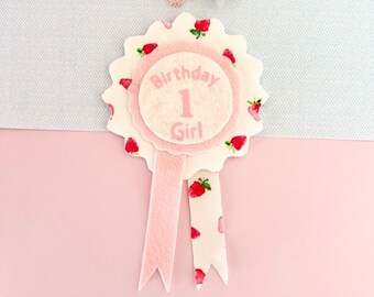 Strawberry Birthday Girl Badge, Strawberry & Felt Party Pin, Berry Birthday Accessory, Strawberry 1st Birthday Outfit Decoration