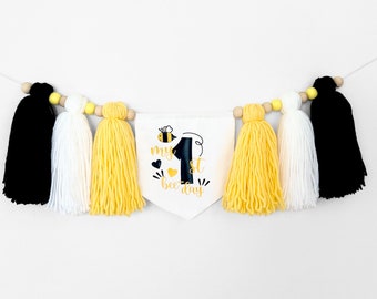 1st Bee-day high chair garland, High chair banner, Bee theme banner, 1st birthday, Cake smash, Bess style banner