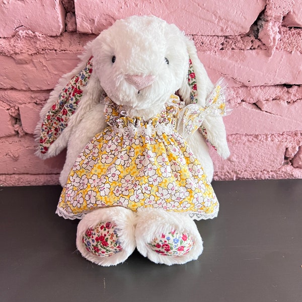 ¡¡No incluye Jellycat!! -Vestido floral amarillo con ropa de muñeca con pinza para el cabello, adecuado para muñecas de tamaño H7 ″ x W4 ″, como el conejito en tamaño pequeño.