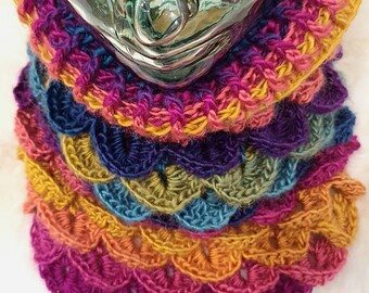 Rainbow Dragon scales scarf / Handmade Dragon scarf / Winter scarf / House of the Dragon / Medieval Targaryen scarf / One size