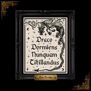 Patrón de punto de cruz de Draco Dormiens: Bordado con cita de mago (PDF) - Gráfico de una página