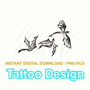 Puede incluir: Descarga digital con un diseño de tatuaje de tres dragones estilizados en vuelo. Los dragones son en blanco y negro, con alas y cuerpos detallados. El texto "Tattoo Design" está en azul brillante.