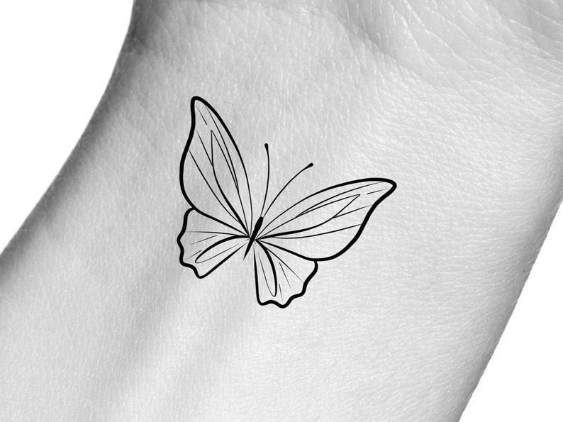 Op de afbeelding: Een eenvoudige lijntekening van een vlinder met uitgespreide vleugels op een witte achtergrond.