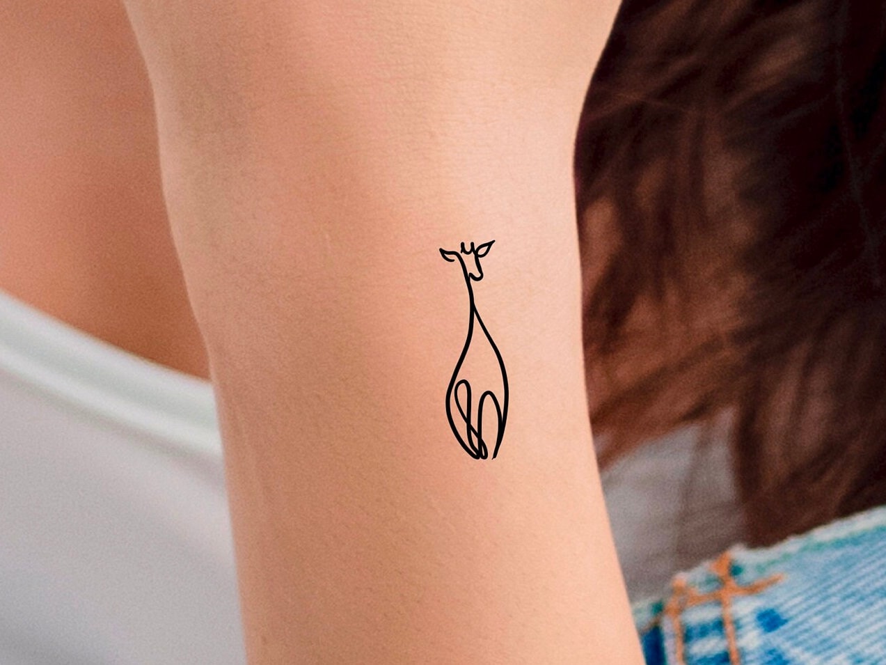 Classic Black Outline Giraffe Tattoo On Right Half Sleeve