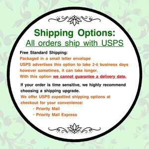 Puede incluir: Gr&aacute;fico circular con el texto "Opciones de env&iacute;o" en verde. El texto indica que todos los pedidos se env&iacute;an con USPS. Detalla el env&iacute;o est&aacute;ndar gratuito y opciones aceleradas como Priority Mail y Priority Mail Express.