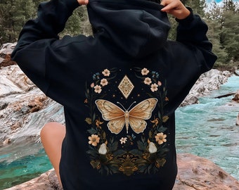 Mystic Floral Moth Organic Hoodie, Celestial Vintage Green Witch Hooded Sweater, Unisex Gothic Kleding, Floral Mystic Butterfly Sweatshirt