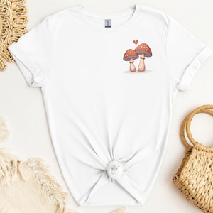 Camiseta unisex "Amor de Hongos", adorable camiseta de pareja de hongos, camiseta con estampado de hongos con dibujos de corazones, regalo unisex inspirado en la naturaleza