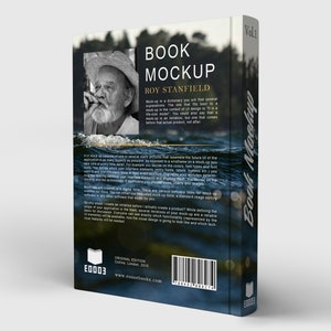 K&ouml;nnte beinhalten: Buchcover-Mockup mit einem Schwarzwei&szlig;foto eines Mannes mit Bart und Hut. Der Text auf dem Cover lautet "Book Mockup" und "Roy Stanfield". Der Hintergrund ist ein verschwommenes Bild von Wasser.