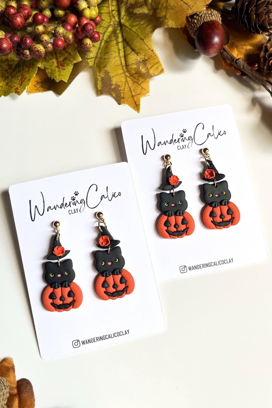 DUOWEI Halloween Ohrringe - Niedliche Schwarze Katze & Kürbis Design | Acryl Hängeohrringe | Perfekt Für Kostüm & Party