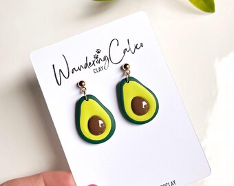 Pendientes de aguacate de arcilla polimérica: postes chapados en oro de 18 quilates