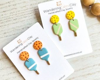 Pickleball Paddel und Ball Ohrringe, Polymer Clay Pickleball Sport Ohrringe, Geschenke für Pickleball Liebhaber, Pickleball Spieler Geschenke