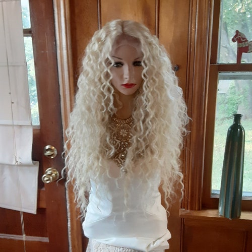 26” LIGHT BLONDE WAVY CURLY  Lace Front Wig *NWT? 26” LIGHT BLONDE WAVY CURLY Lace Front Wig *NWT? main image 4