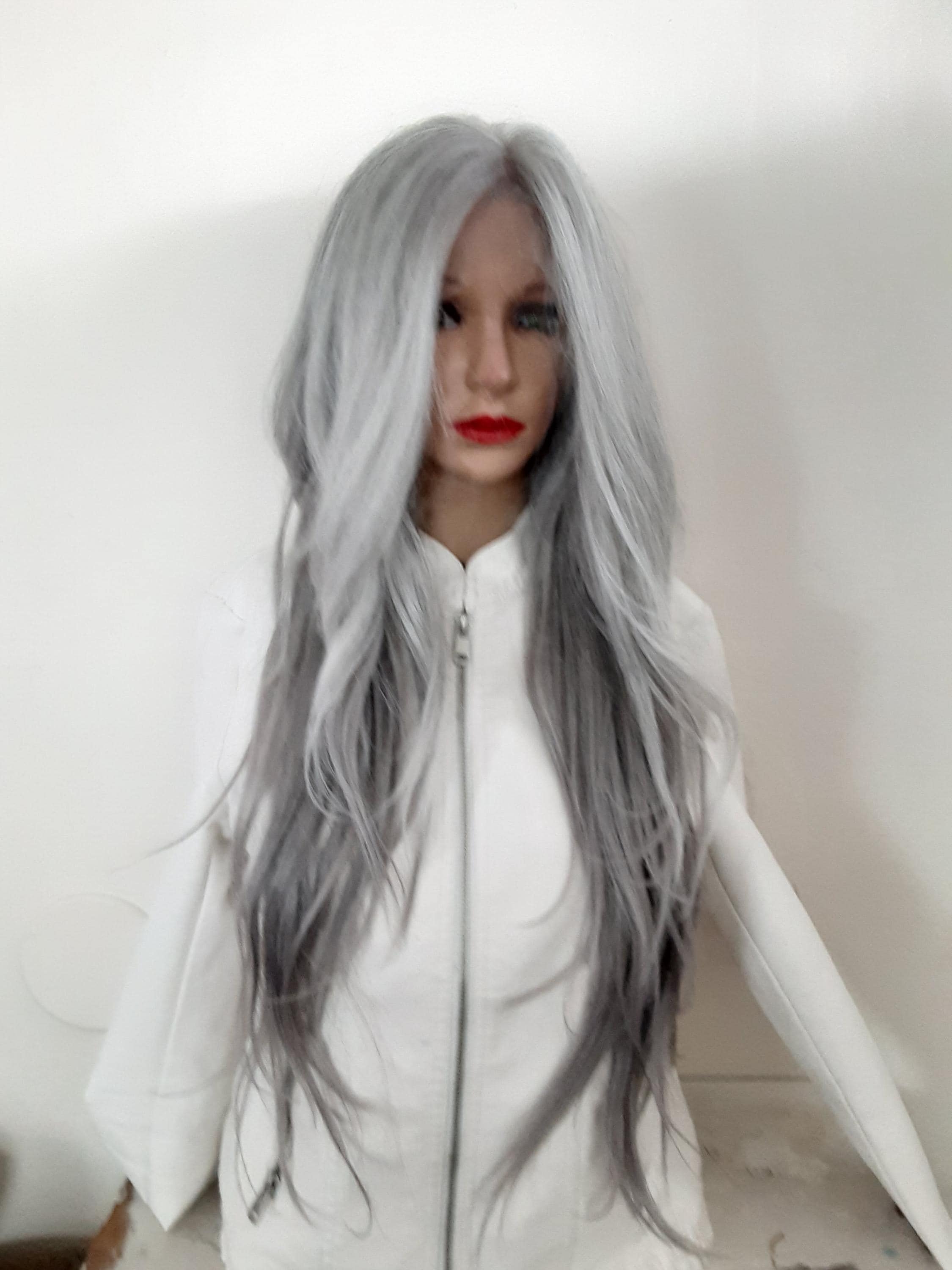 おっ　ウィッグ グレーとシルバーのレースフロントウィッグ 28'' - Etsy 日本