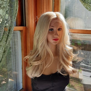 Peluca frontal de encaje de 18 pulgadas con mezcla de cabello humano rubio claro