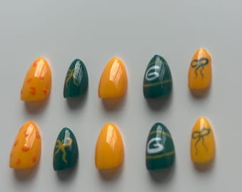 Green Bay Packer press on nails!