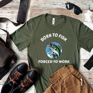 Born To Fish Forced To Work T-Shirt , Fishing Men&#39;s T-shirt, Fathers Day gift, bass Birthday gifts for Dad Husband Grandpa Father&#39;s Day Gift