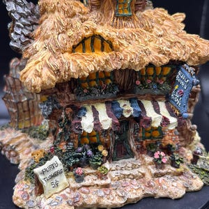 Vintage Lilliput Lane Tower Bank Arms 1999 Beatrix Potter