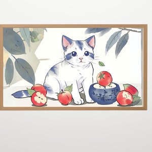 Puede incluir: Un gatito blanco y gris con ojos azules se sienta en una superficie blanca con manzanas rojas y un tazón azul. El gatito está mirando al espectador. El fondo es una acuarela azul claro con hojas.