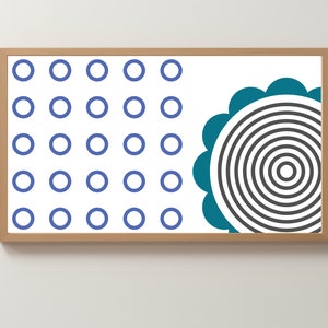 Pode incluir: Uma impressão de arte abstrata emoldurada com fundo branco, um padrão de círculos azuis e uma flor azul-turquesa com círculos pretos concêntricos no centro.