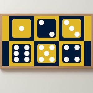 Puede incluir: Una impresión enmarcada con un patrón de tablero de ajedrez de cuadrados amarillos y azul oscuro. Cada cuadrado contiene un dado blanco con un número diferente de puntos.