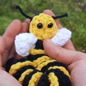 CROCHET PATTERN, Don't Worry Bee Happy, Bee Worry Worm, Spring, Anxiety Toy, Wiggle Worm, Kids Fidget Toy, Digital PDF Download, Autism Gift