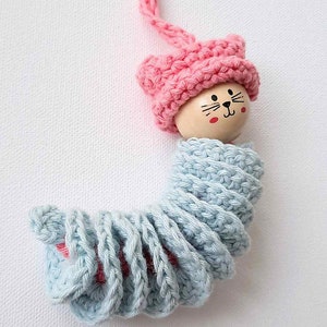 Easy Crochet Kitty Worry Worm PATTERN - Handmade Toy for Relaxing and Entertaining Kids, Toy for Stress Relief, Fidget Toy, Wooden Head