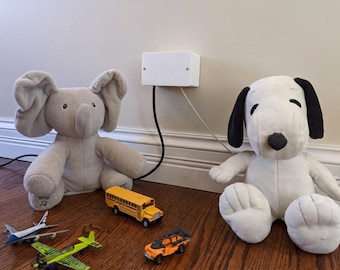 Single Round Duplex Outlet Cover w/ Bottom or Top Cord Exits – Child Safety Faceplate for Baby and Toddler Protection