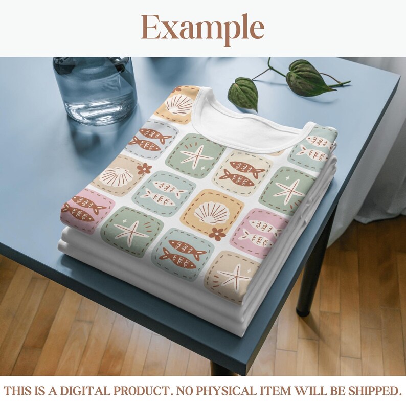 K&ouml;nnte beinhalten: Ein gefaltetes wei&szlig;es T-Shirt mit einem farbenfrohen Muster aus Meeresbewohnern und Muscheln in quadratischen Bl&ouml;cken. Das Design umfasst Fische, Seesterne und Muscheln in Pastellfarben. Das Wort "Example" steht oben.