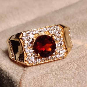 Anello di fidanzamento con granato rotondo: gioielli per anniversario in oro giallo massiccio 14 carati