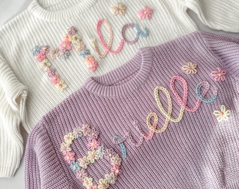 Blumen-Initialenpullover, handbestickter Pullover, Baby- und Kinderpullover, Namenspullover für Kinder, personalisierter Pullover, Namenspullover, Babygeschenk, Neugeborene