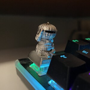 Siegmeyer of Catarina Keycap, Dark Souls, Siegmeyer of Catarina, Video Games Gift, Siegward Onion knight Statue, For Cherry MX switches image 3