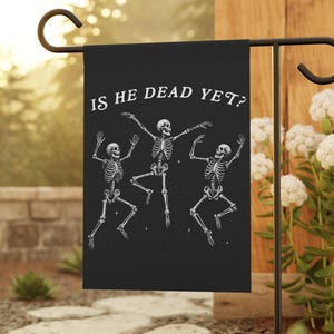 Drapeau de jardin squelette subtil Fuck Trump, drapeau d'Halloween amusant, décoration d'Halloween extérieure libérale, drapeau anti-maga, bannière anti-Trump image 1