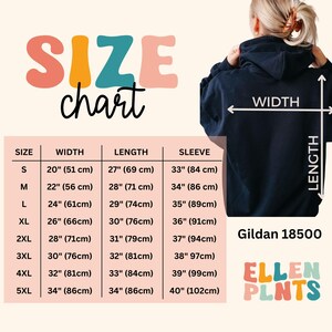 K&ouml;nnte beinhalten: Gr&ouml;&szlig;entabelle f&uuml;r einen Gildan 18500 Hoodie mit Ma&szlig;en in Zoll und Zentimetern. Die Tabelle zeigt die Breite, L&auml;nge und &Auml;rmell&auml;nge f&uuml;r die Gr&ouml;&szlig;en S bis 5XL. Der Text "ELLEN PLNTS" ist auf dem Hoodie aufgedruckt.