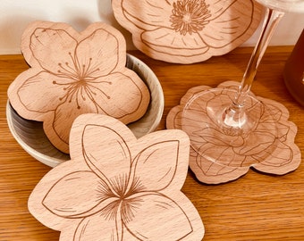 Untersetzer Set aus Holz mit Blumenkopf | Geschenkidee für Weinliebhaber