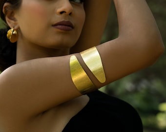 Gold Upper Arm Cuff ~ Gold Bracelet Handmade Jewelry ~ Statement Cuff Band ~ Brass Jewelry ~ Wedding Gift for her ~ Bridal Arm Cuff Gold