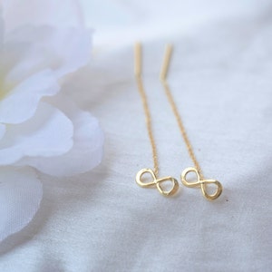 Infinity-oorbellen ~ Minimale sterlingzilveren oorbellen ~ Threader-oorbellen ~ Moderne ketting minimale sieraden 18k verguld ~ Eternity-oorbellen