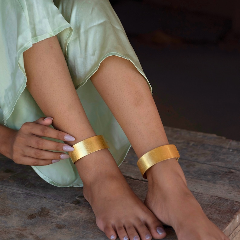 Ankle cuff Contemporary Jewelry Gold Anklet cuff in brass Gold anklet Boho Jewelry Brass jewelry Statement bracelet Gift for her Christmas gift Handmade jewelry Beautiful Gift Gold Jewelry Greek inspired jewelry Helenic Ankle Body jewelry for her