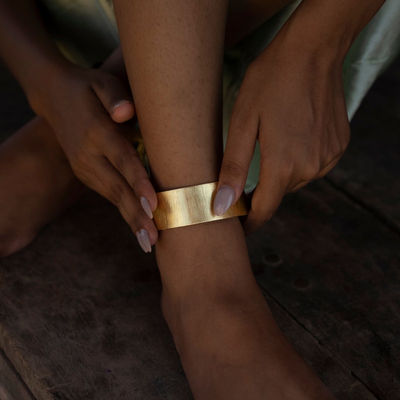 Ankle cuff Contemporary Jewelry Gold Anklet cuff in brass Gold anklet Boho Jewelry Brass jewelry Statement bracelet Gift for her Christmas gift Handmade jewelry Beautiful Gift Gold Jewelry Greek inspired jewelry Helenic Ankle Body jewelry for her