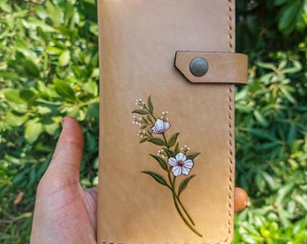 Cartera de cuero hecha a mano: diseño floral en relieve, piel de becerro auténtica