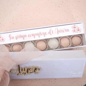 Cajas personalizadas, tarjetas de lugar, obsequios de boda, artículos de fin de fiesta.