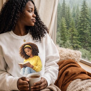 Puede incluir: Un juego de tres tazas de cer&aacute;mica con un acabado mate moteado. Las tazas son de color crema, gris claro y gris oscuro. Cada taza tiene un dise&ntilde;o simple y minimalista y un asa redondeada.