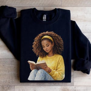 Puede incluir: Un juego de tres tazas de cer&aacute;mica con un acabado mate moteado. Las tazas son de color crema, gris claro y gris oscuro. Cada taza tiene un dise&ntilde;o minimalista y un asa redondeada.